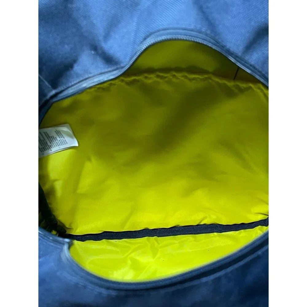 Reebok Backpack With Side Mesh Pockets & Neon Yellow Interior - Picture 8 of 12